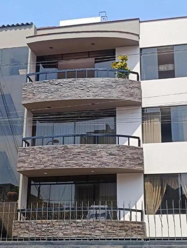 Venta de Departamento en Santiago de Surco - Lima 3 Dormitorios 