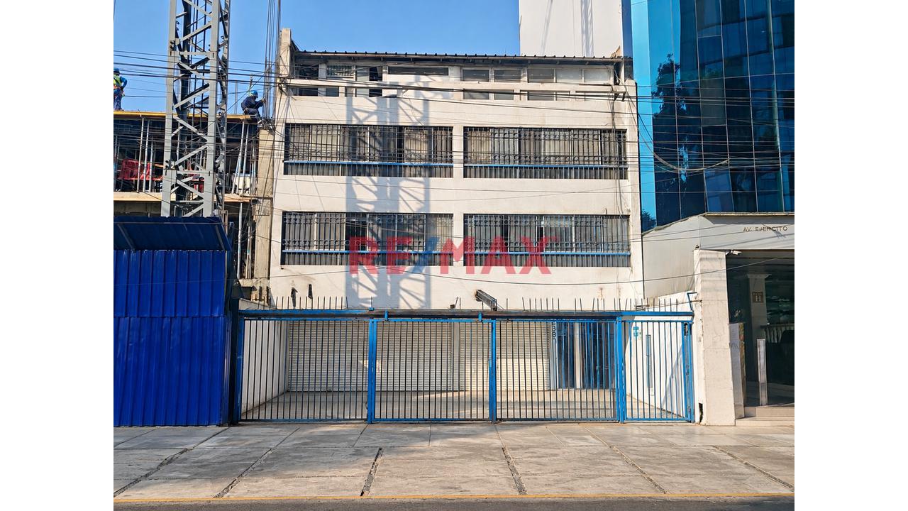Venta De Edificio En Zona Comercial De San Isidro, Límite Con Magdalena