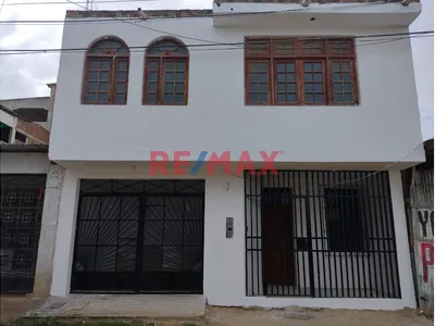 Venta De Moderna Casa De 2 Pisos En Puyango - Centro De Tumbes