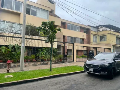ALQUILO DPTO MIRAFLORES 2DO.PISO 2 DORMS, COCHERA S/2,500. CERCA PARQUE