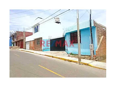 Ventade Terreno Con Cochera , Ideal Para Generar Un Ingreso