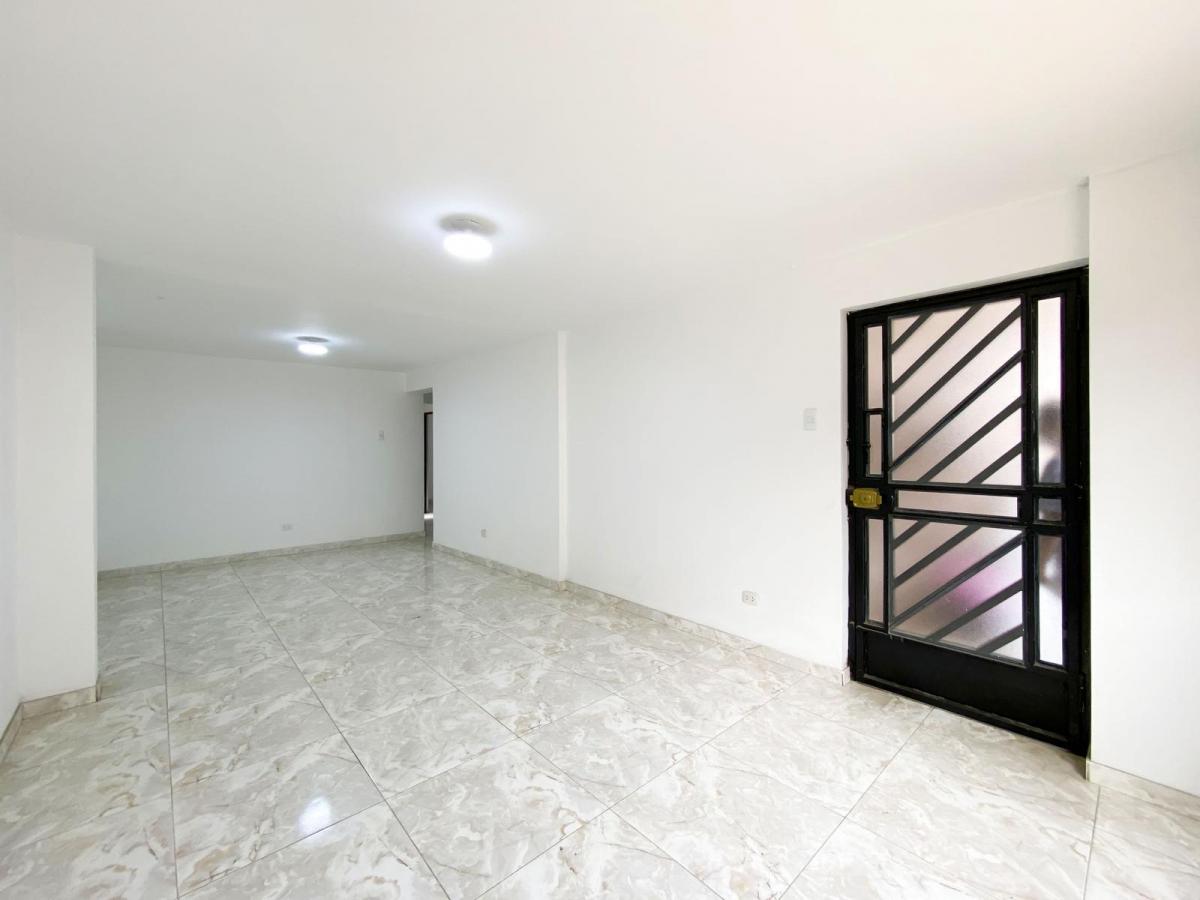 Venta de Departamento en Comas - Lima 3 Dormitorios 