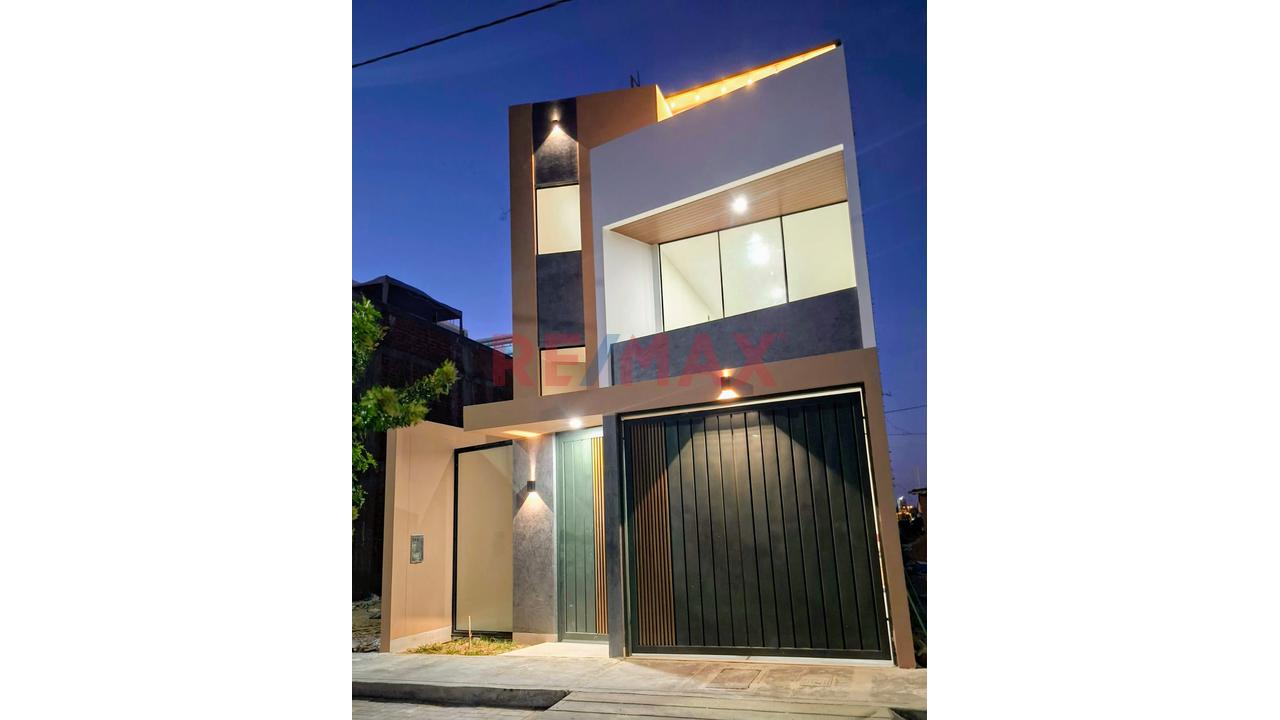 Vendemos Casa De Estreno Dos Pisos Más Azotea En Urb.Alameda Country Club