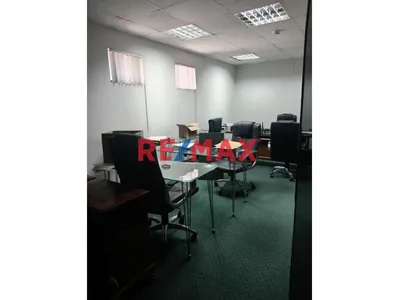 Alquiler Oficinas Amobladas En El Corazón De Santa Beatriz, Con Estacionamiento