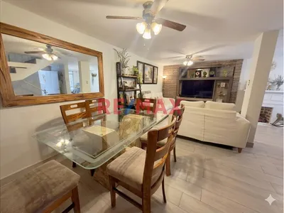 En Venta Acogedora Casa En Comas  Con Cochera + Balcón + Aires
