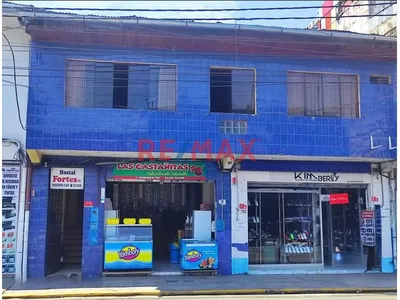 Venta De Hospedaje + 2 Locales Comerciales A 2 Cdras. De La Plaza Mayor De Iquitos