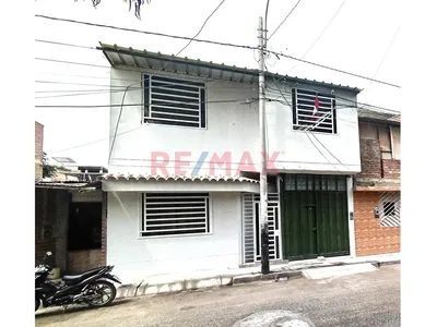 Invierte Donde La Ubicación Marca La Diferencia: Casa Frente A Parque En Cossío Del Pomar-Castilla-Piura