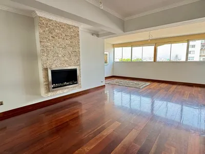 Venta de Departamento en Santiago de Surco - Lima 4 Dormitorios