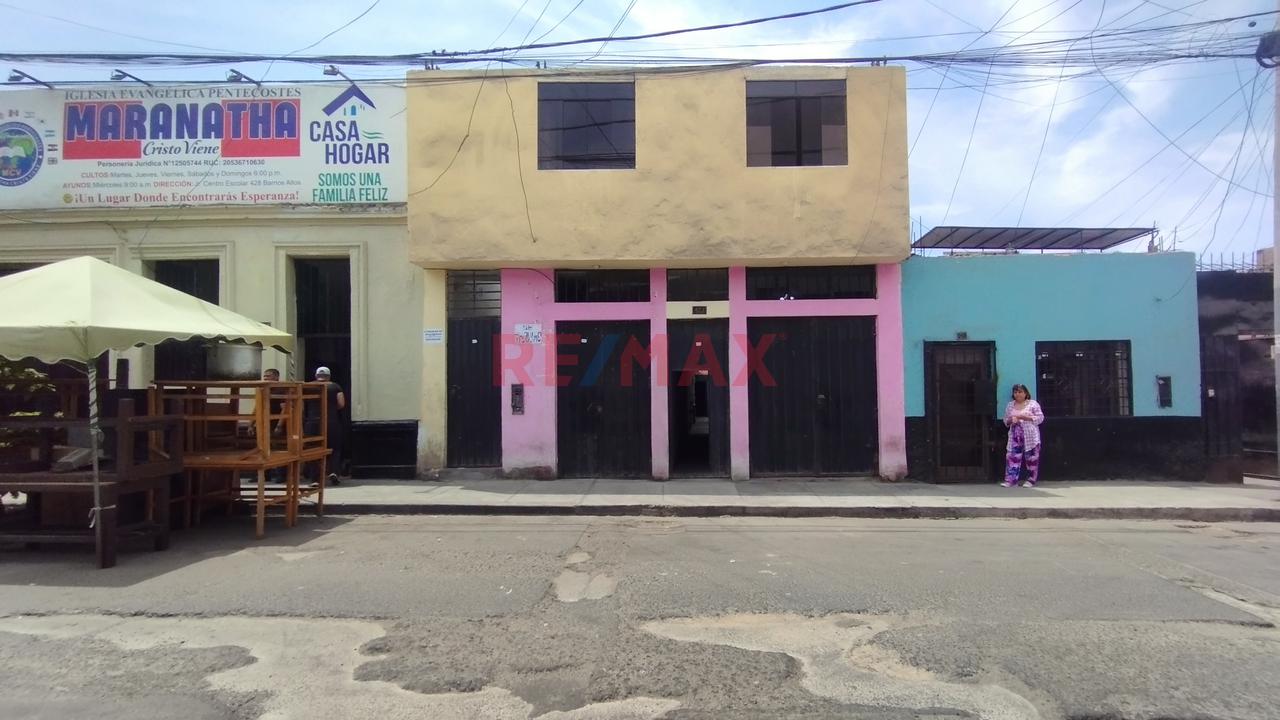 Venta De Casa Como Terreno – Zona Comercial De Barrios Altos