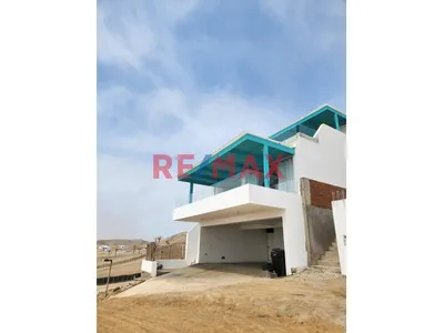 Venta De Casa De Playa Club La Honda Cerro Azul