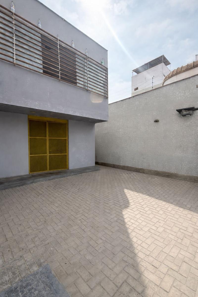 Venta de Local Comercial en Chorrillos - Lima 0 Dormitorio 