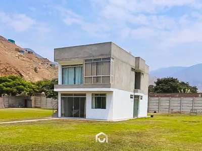Venta de Casa de Campo en Pachacamac - Lima 4 Dormitorios 