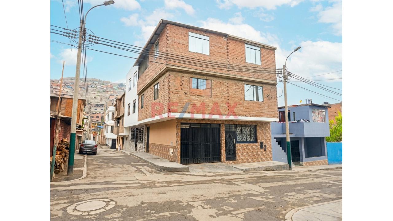 ¡Casa En Esquina En Venta En Sjl! 3 Niveles, Cochera/Negocio Y Gas Natural | Santa Rosa Del Sauce