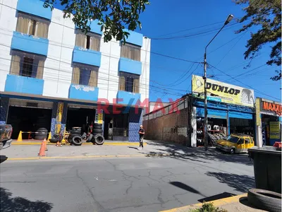 Casa En Interior Con Ingreso De Carro Para 6 Cocheras A 1 Cuadra Del Tablon Y A 1 Cuadra Av Mariscal Castilla, Miraflores
