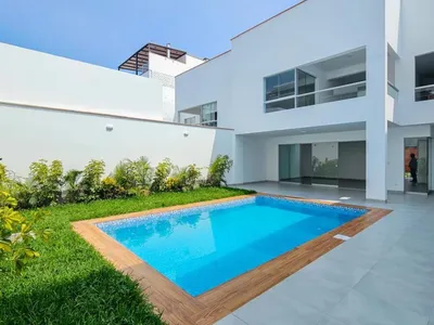 Venta de Casa en Lurín - Lima 5 Dormitorios 