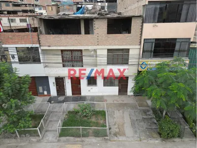 Se Vende Casa Como Terreno. - Av. Nicolas De Piérola - Villa María Del Triunfo
