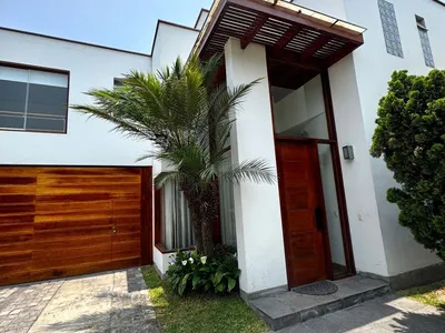 Venta de Casa en Santiago de Surco - Lima 4 Dormitorios