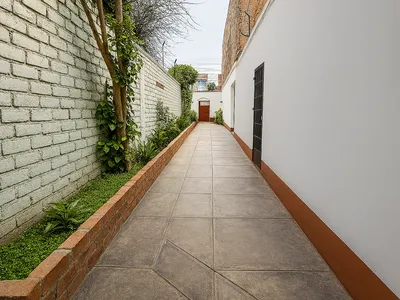 Encantadora Casita De 3 Niveles Con Amplia Terraza En El Callao - Santa Marina
