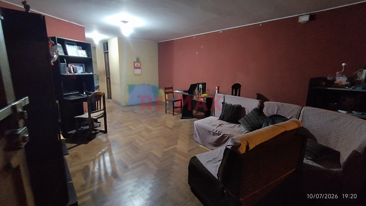 Venta De Departamento De 81M2 Con 2 Habitaciones Vista A Parque En Avenida