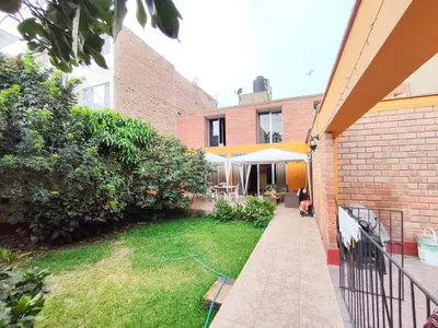 Venta de Casa en Santiago de Surco - Lima 5 Dormitorios