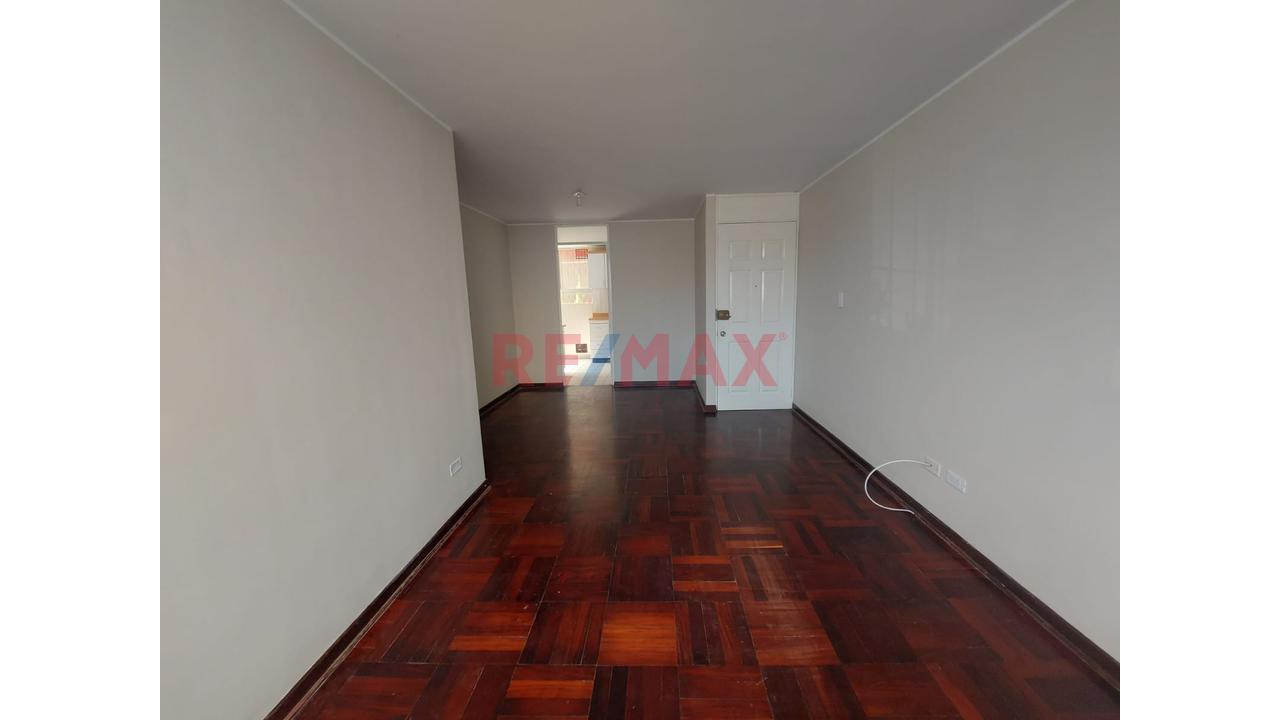 Se Alquila Departamento En Primer Piso En Condominio Al Costado Del Mtc- Cercado De Lima