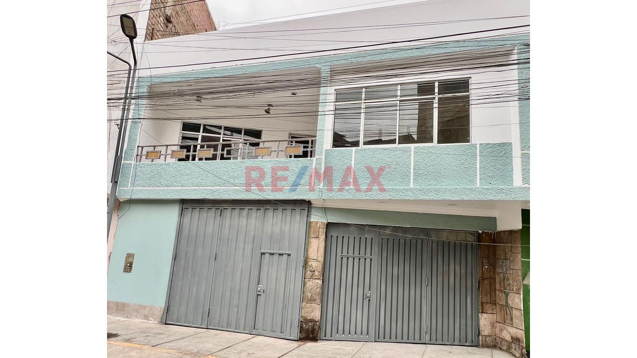Vendo Casa De 169 M² En El Agustino: 4 Dormitorios, Estudio Y Cerca Al Municipio