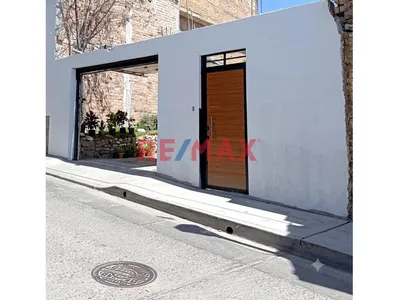 ¡Atencion Empresas!, Oportunidad Única De Llevar Tu Negocio A Otro Nivel, Casa De 2 Pisos En Alquiler En Pleno Centro De Cajamarca, Area 567.09M2 S/. 5,500 Soles