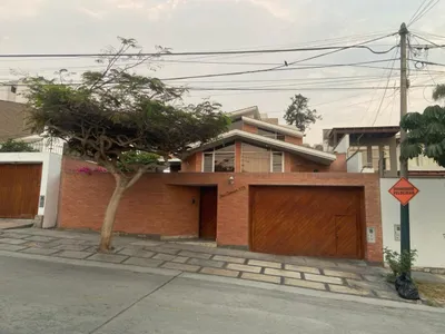 Venta de Casa en Santiago de Surco - Lima 5 Dormitorios