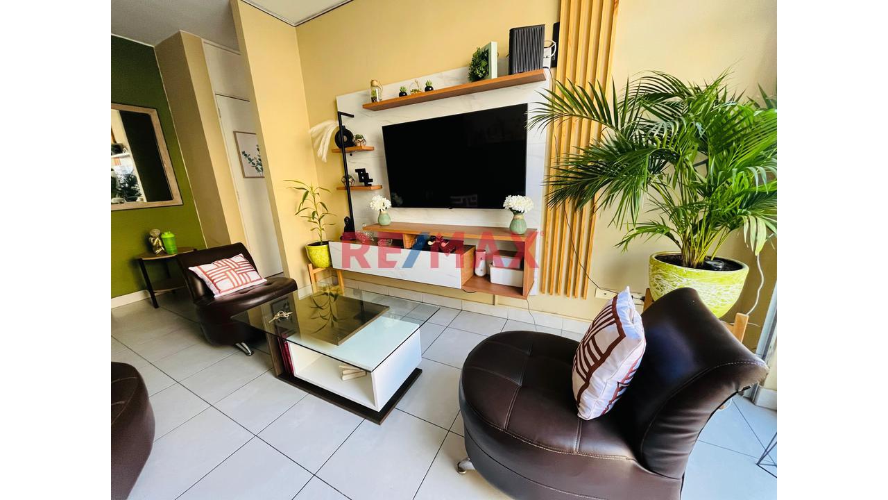 Se Vende Acogedor Triplex De 93.11M2 En Urb. Los Poetas  - Trujillo $78,000