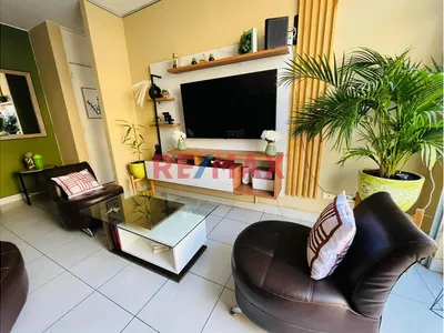 Se Vende Acogedor Triplex De 93.11M2 En Urb. Los Poetas  - Trujillo $78,000