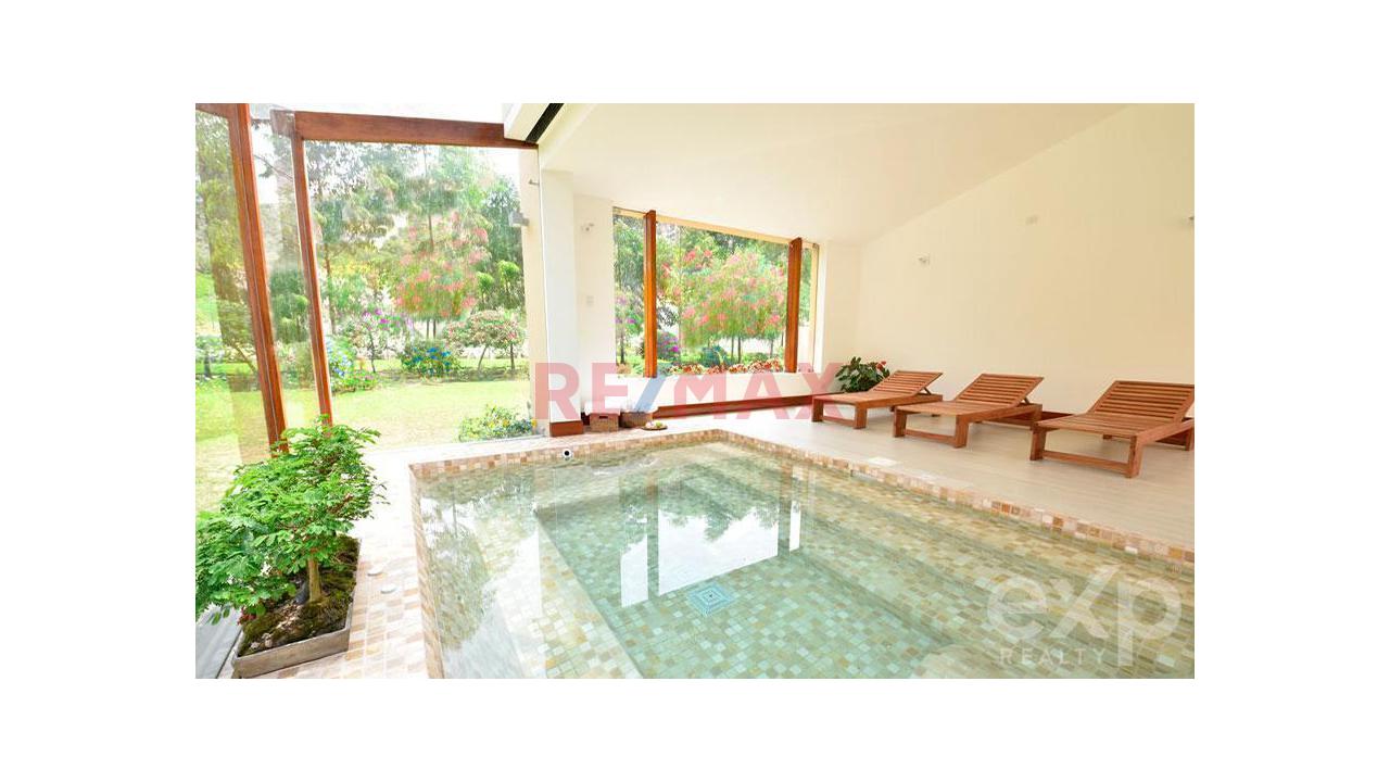 Se Vende Terreno En La Mejor Área De La Quebrada Luxury Condominium.
