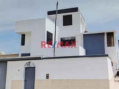 Casa En Venta – A Una Cuadra Del Malecón De La Punta, Camaná